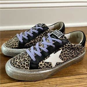 Discontinued. Great condition. Only worn once.